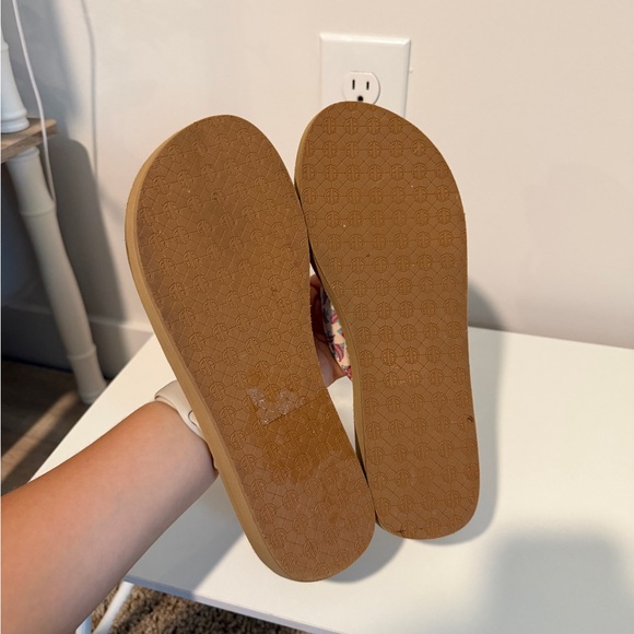 Lilly Pulitzer Floral & Tan Beach Sandals - Picture 5 of 5